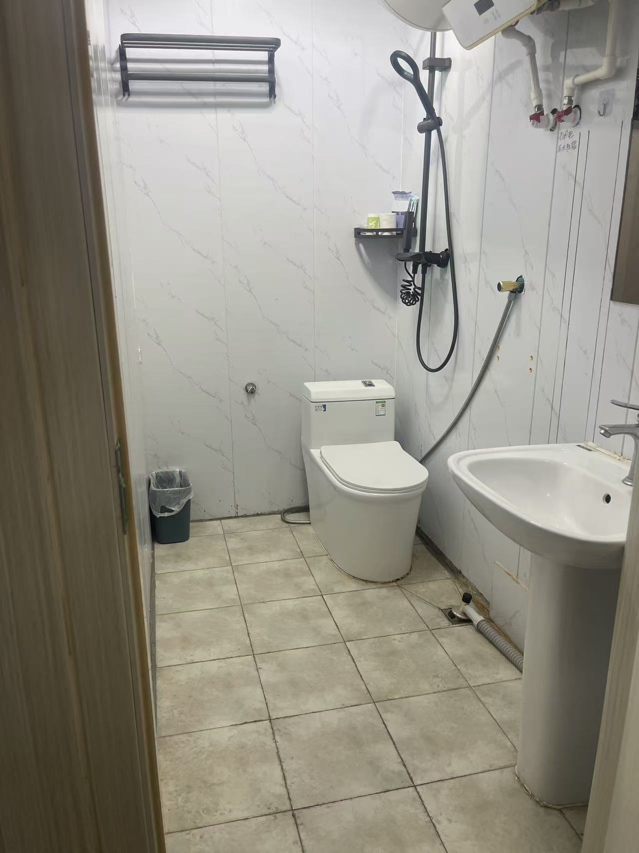 张店金晶大道华光路路口附近，距离八大局不远商铺出租转让
