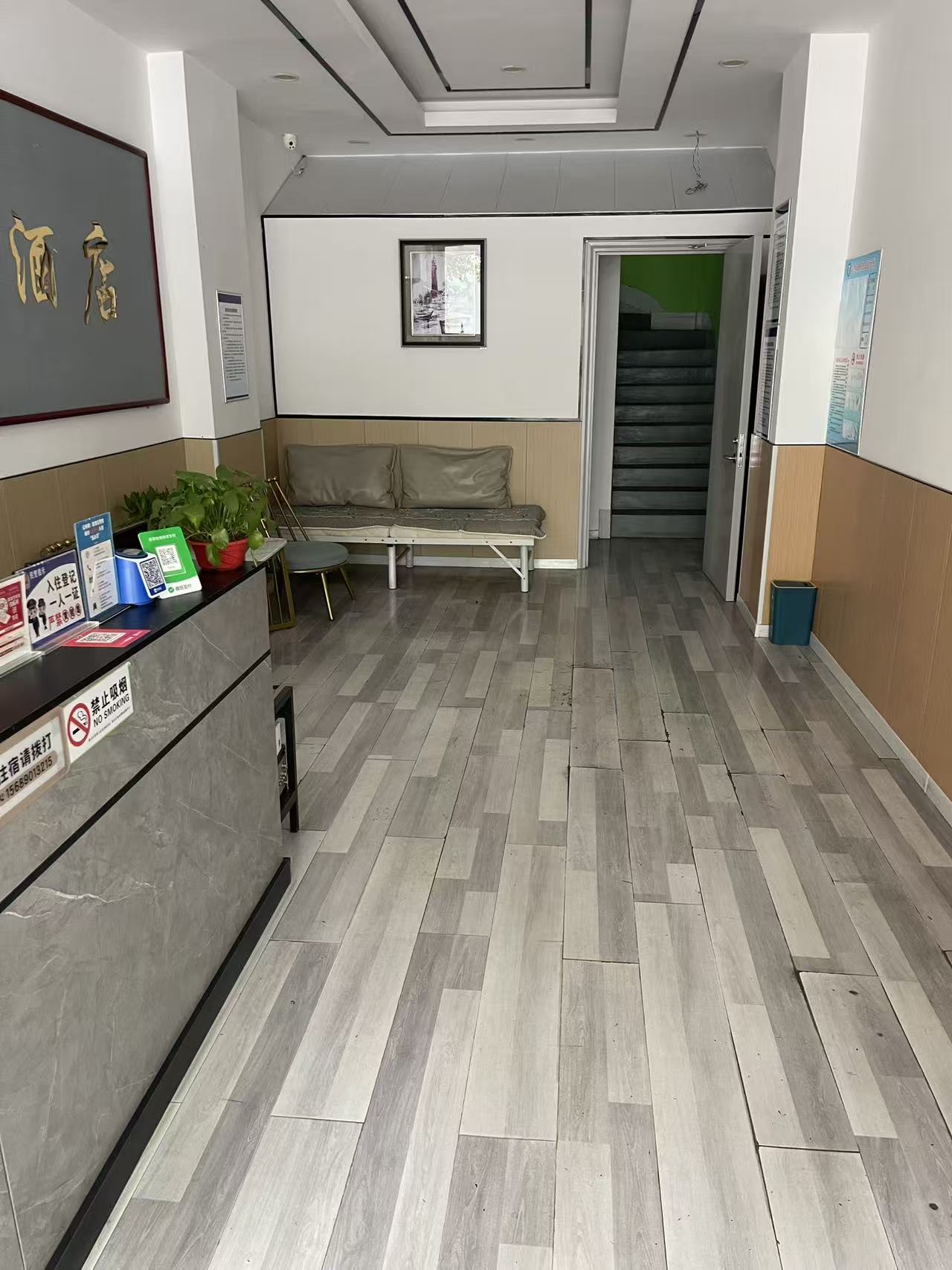 张店金晶大道华光路路口附近，距离八大局不远商铺出租转让