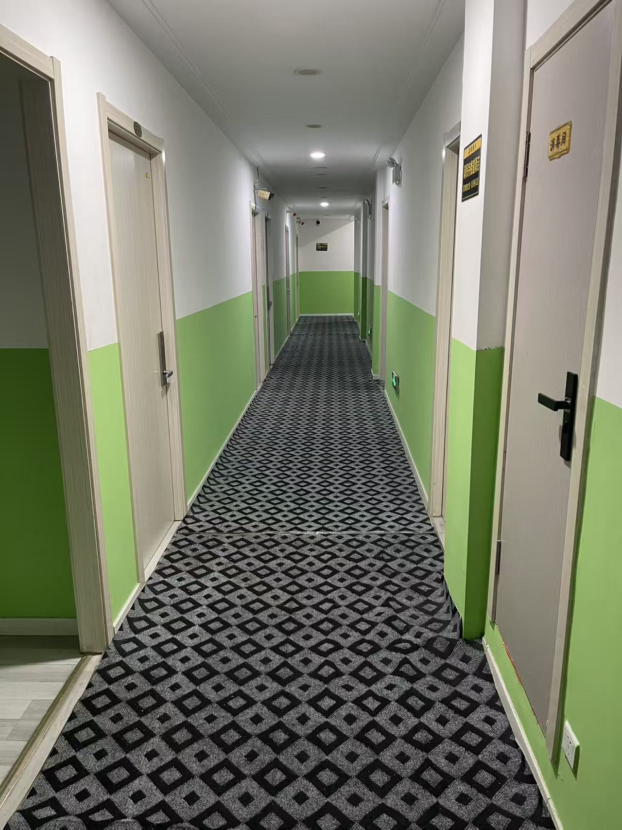 张店金晶大道华光路路口附近，距离八大局不远商铺出租转让