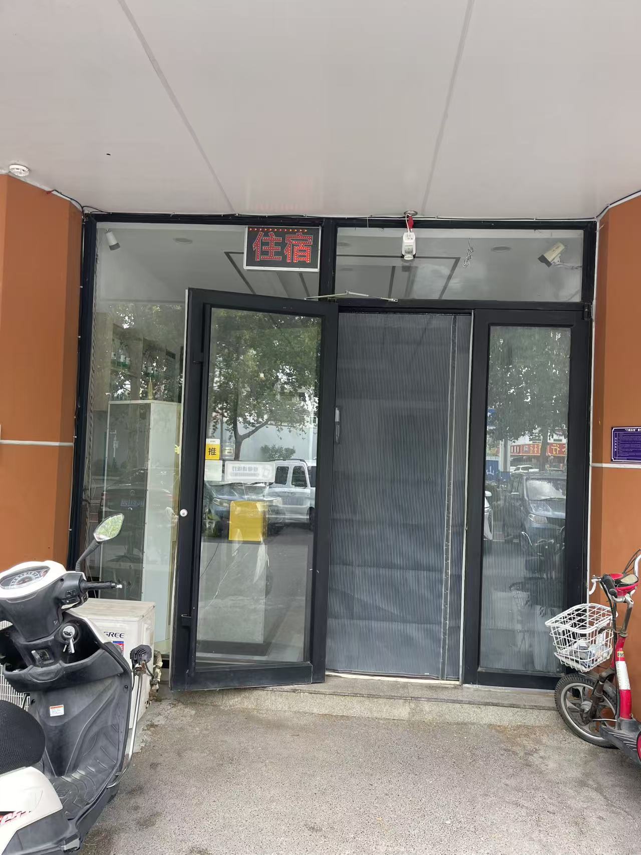 张店金晶大道华光路路口附近，距离八大局不远商铺出租转让